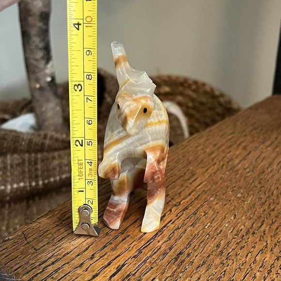 Onyx  Kangaroo Statue - Picture 3 of 5